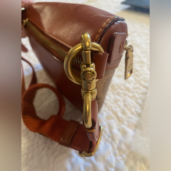Signature Coach Bethany Belt Bag in Tan/Rust in EUC - Picture 13 of 15